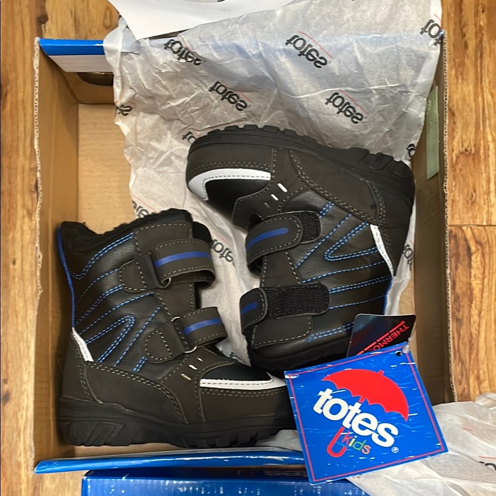 Totes Kids Black & Blue Waterproof Winter Boots for Kids